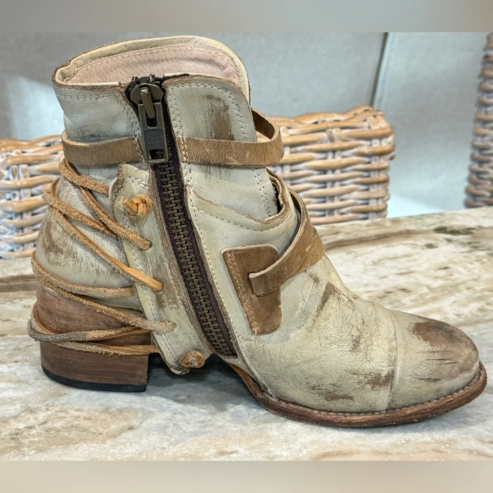 Women’s FREEBIRD Crue distressed leather boots- Ice. Size 9 - Picture 7 of 11